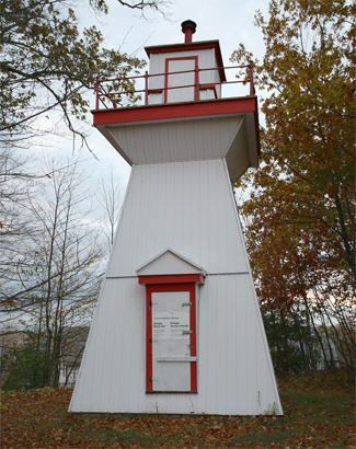 Victoria Harbour Range Rear Lighthouse